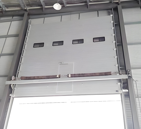 临渭工业滑升门