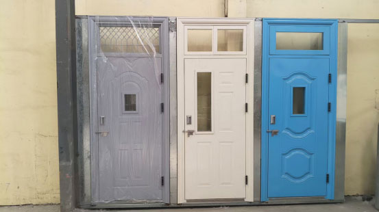 临渭学校教室门