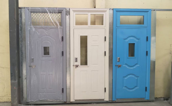 临渭学校教室门