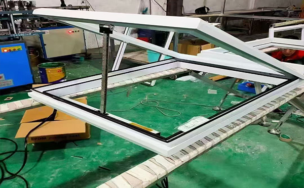 某地下车库出入口临渭排烟窗配置工程