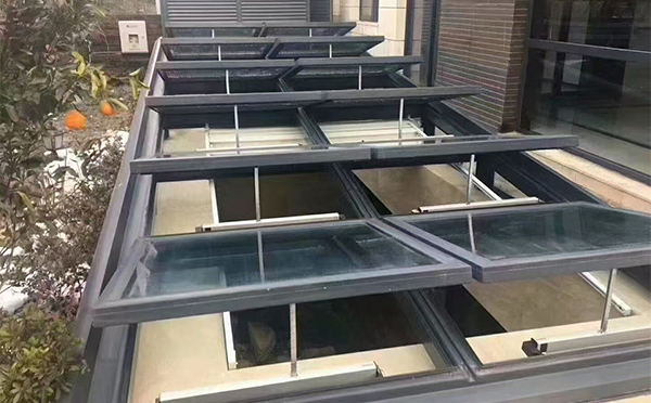 某轨道交通车辆维修车间临渭排烟窗应用