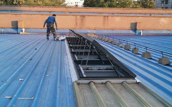 某区域性物流仓储中心临渭排烟窗系统安装项目