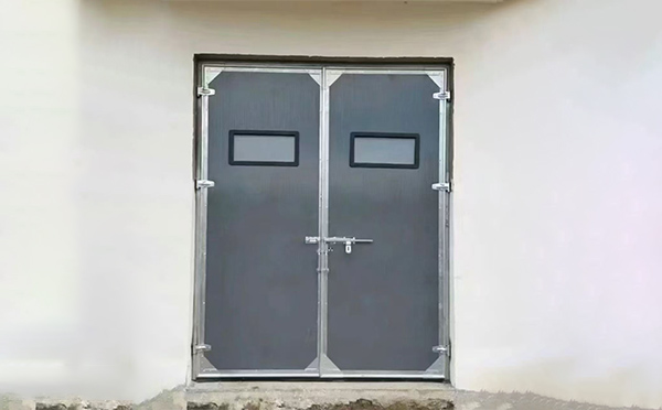 临渭工业门在高温作业区域的运行表现